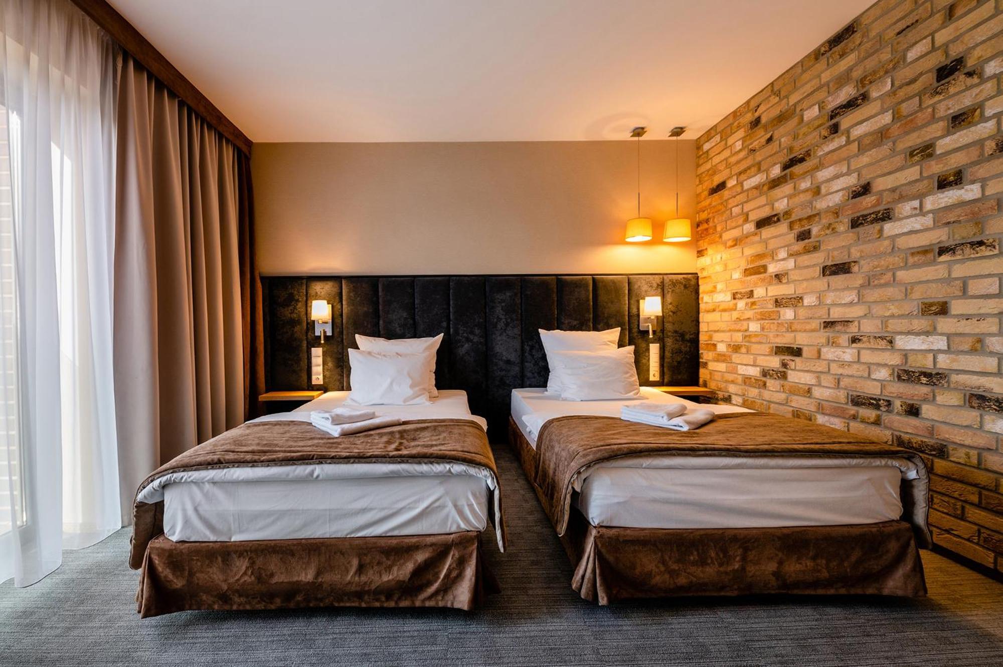 Hotel Alhar ルブリニェツ エクステリア 写真