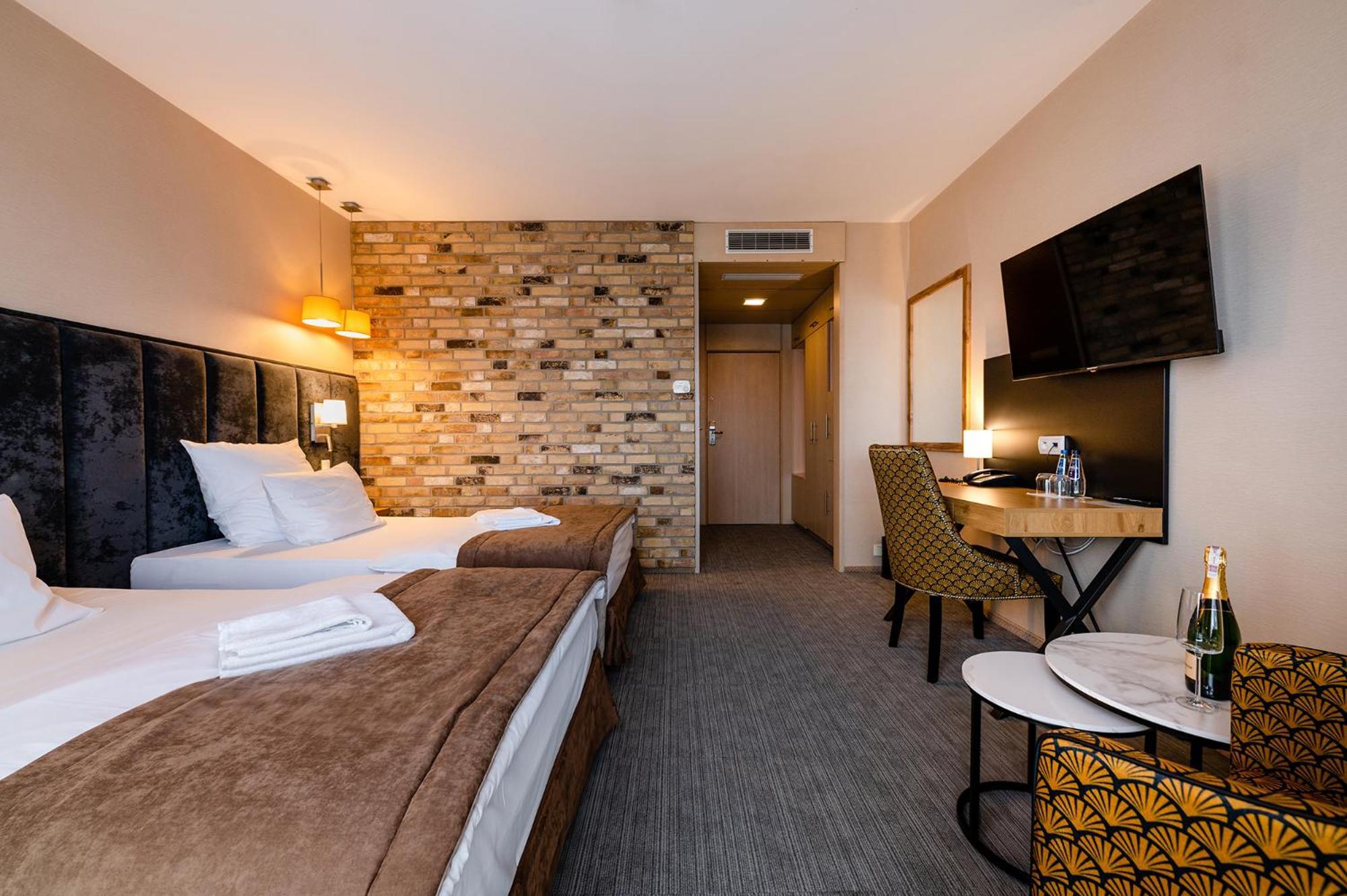Hotel Alhar ルブリニェツ エクステリア 写真