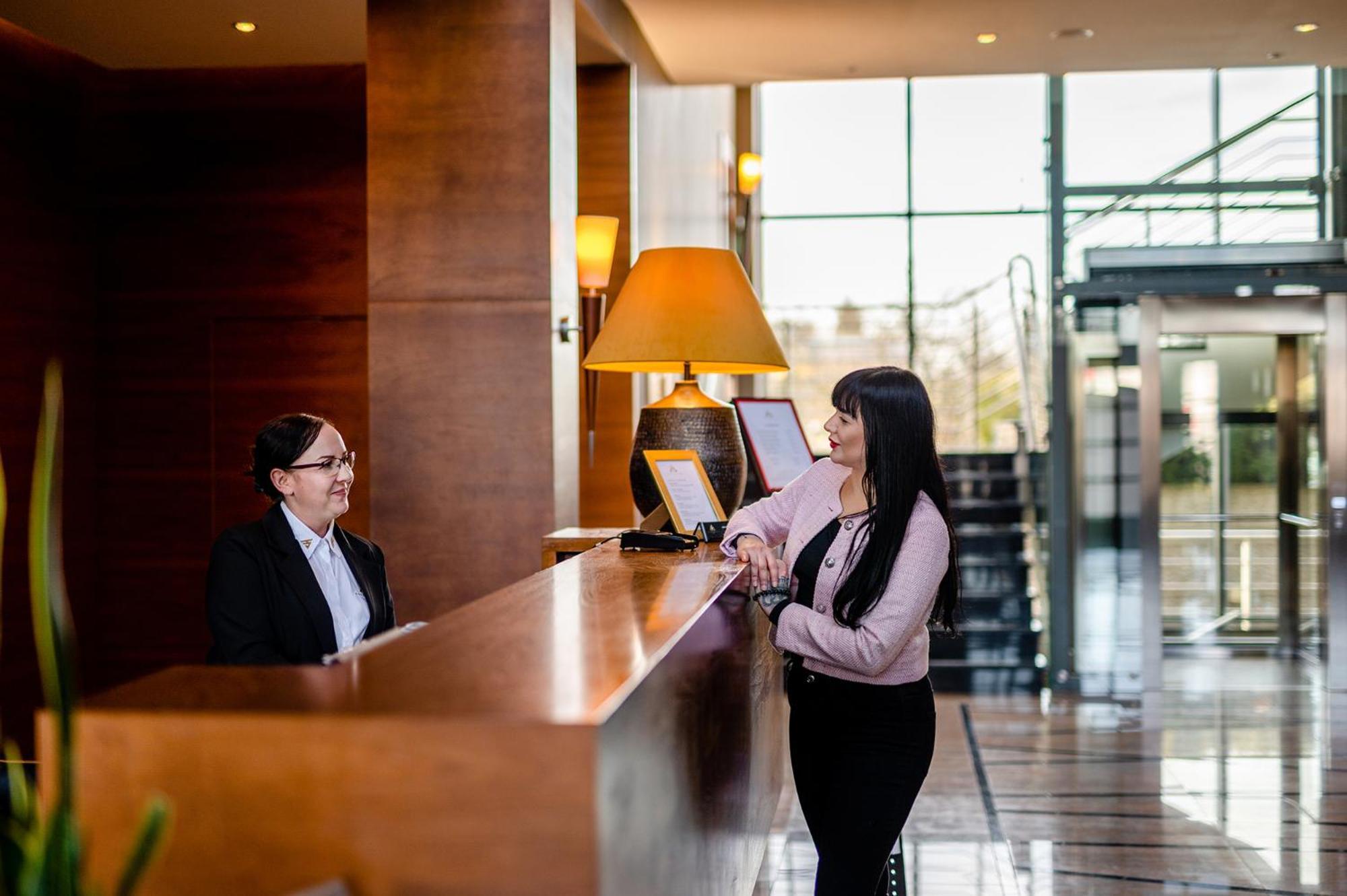 Hotel Alhar ルブリニェツ エクステリア 写真