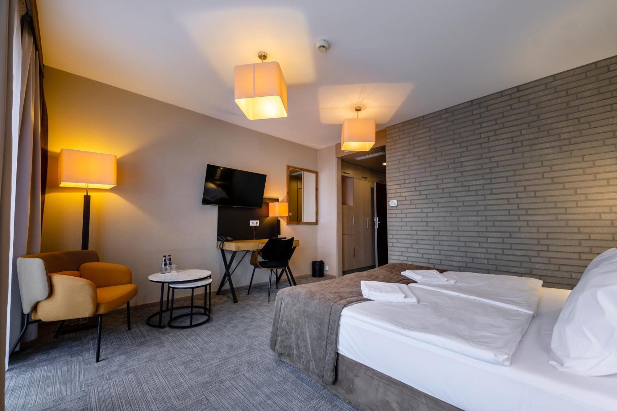 Hotel Alhar ルブリニェツ エクステリア 写真