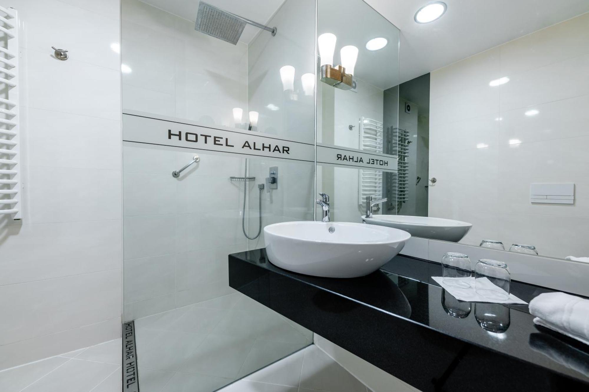 Hotel Alhar ルブリニェツ エクステリア 写真